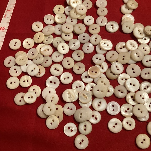 Motherpearl sewing buttons lot 2 holes more or less 1/2 inch - Picture 4 of 9
